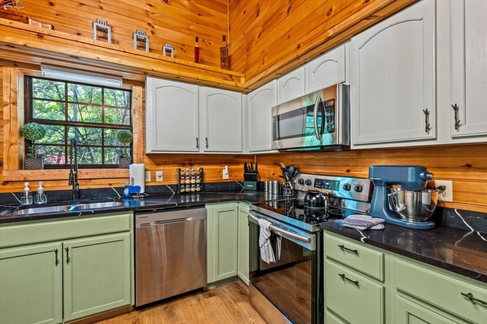 From a full spice rack to a stand mixer and modern cookware, the kitchen comes stocked with everything you need to whip up anything from a simple supper to a holiday feast.