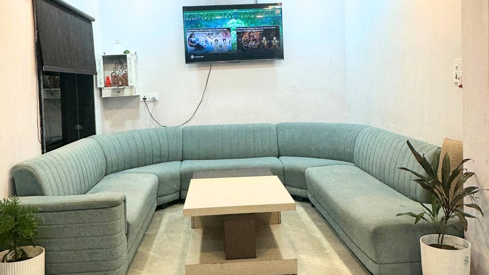 Deluxe Room, 1 Bedroom, City View | Living area | LED TV