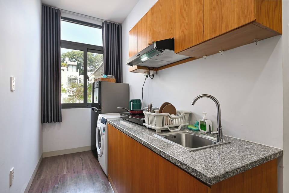 Executive Room | Private kitchen | Fridge, stovetop, cookware/dishes/utensils, spices