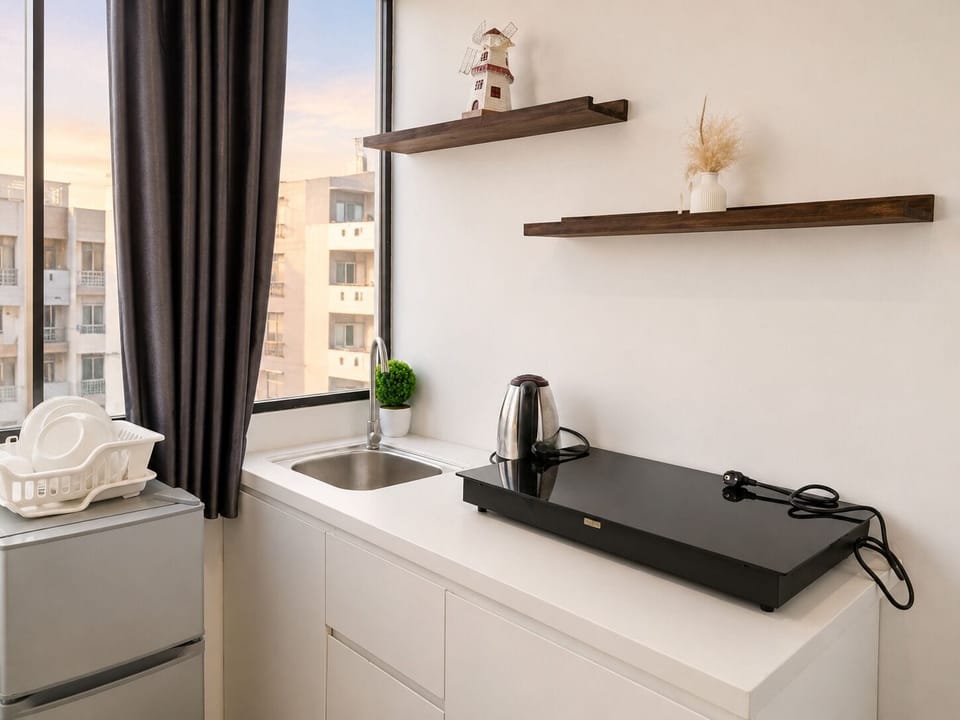 Superior Double Room | Private kitchen | Fridge, stovetop, cookware/dishes/utensils, spices