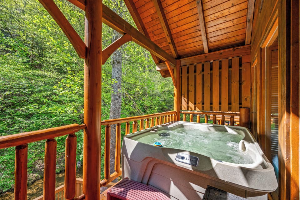 Hot tub bliss with creekside views - nature's perfect relaxing spot 