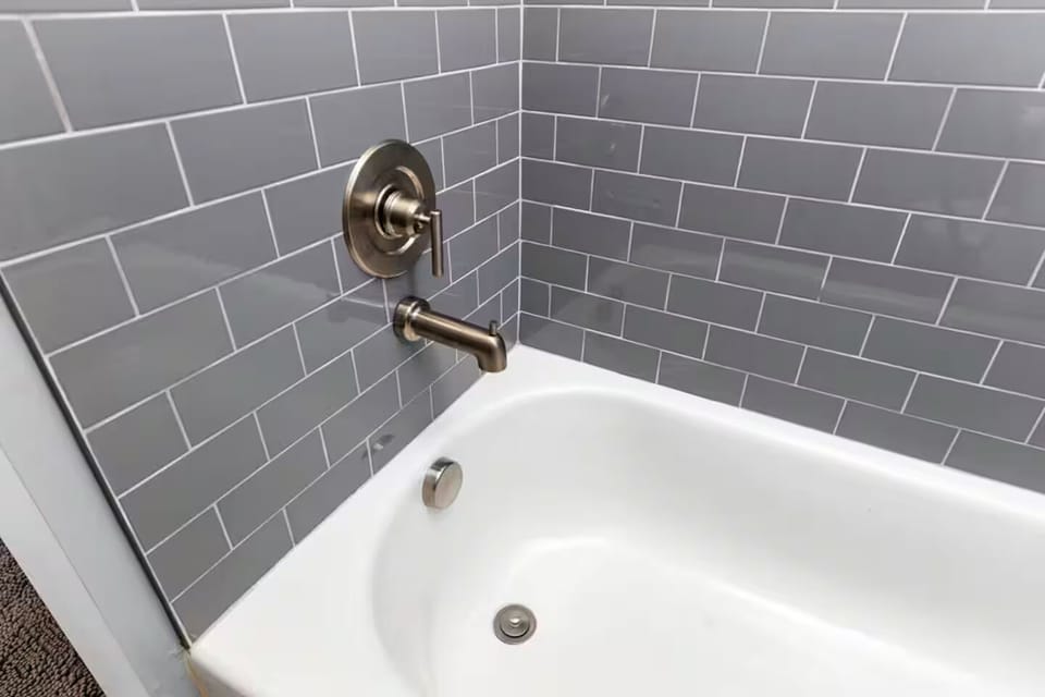 Main level full bath
