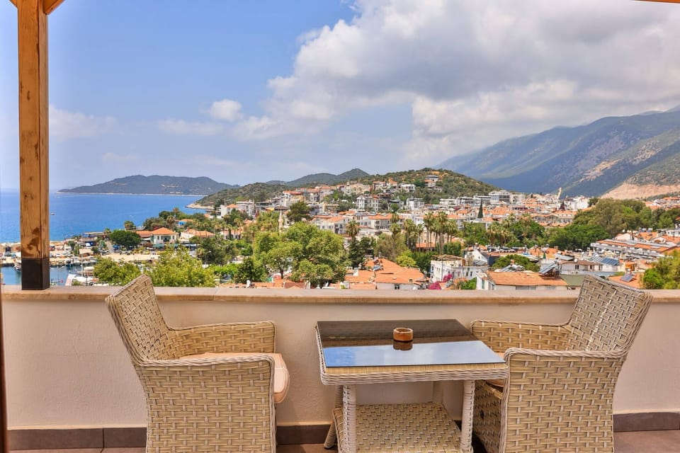 Classic Penthouse, Sea View | City view