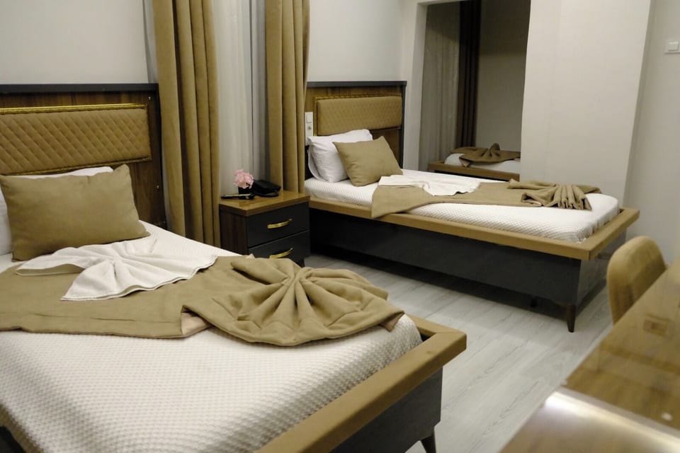 Comfort Triple Room | Individually decorated, individually furnished, desk, laptop workspace