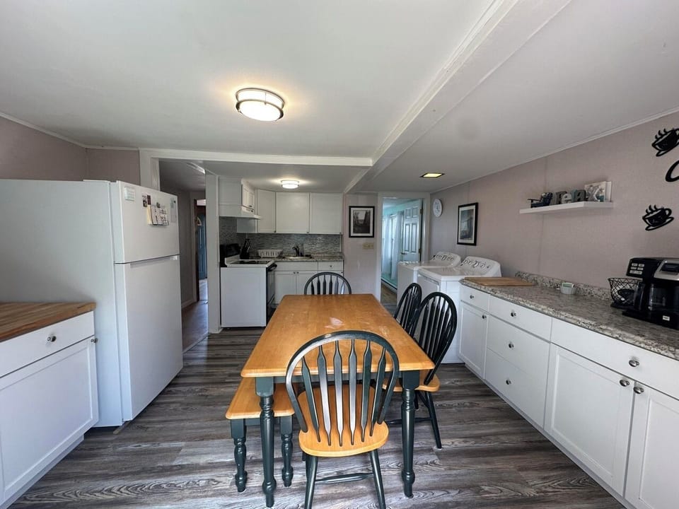 Full kitchen