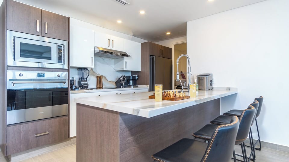 The complete kitchen.