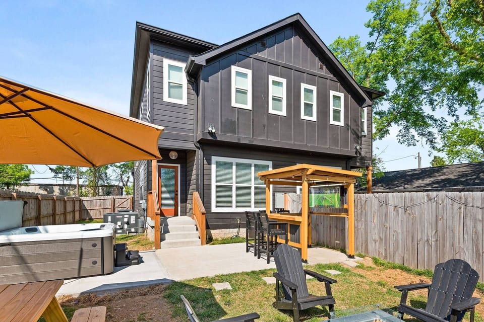 Hot Tub + Outdoor Living = The Ultimate Nashville Stay
