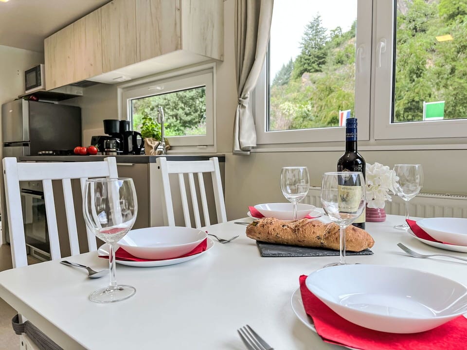 Kitchen & Dining Room Table, Food, Kitchen Appliance, Serveware, Kitchen, Countertop, Houseplant, Fruit