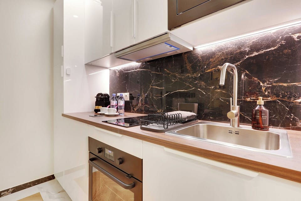 House | Private kitchen | Fridge, microwave, oven, stovetop