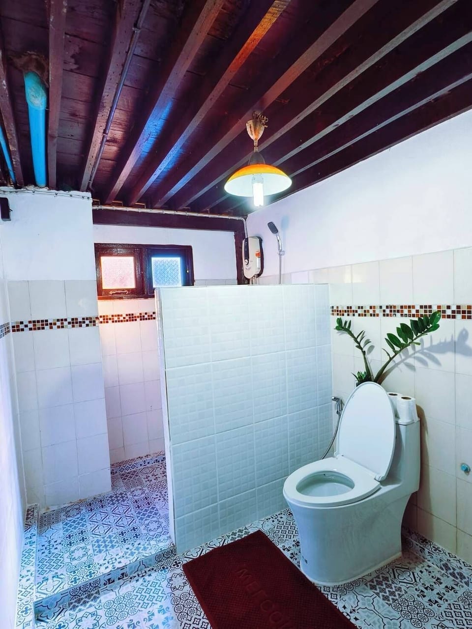 Deluxe Room | Bathroom | Free toiletries, towels