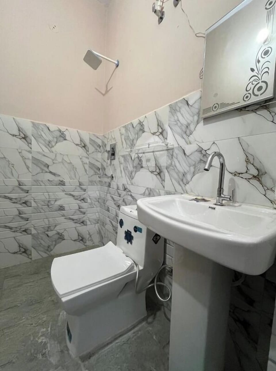 Shower, free toiletries