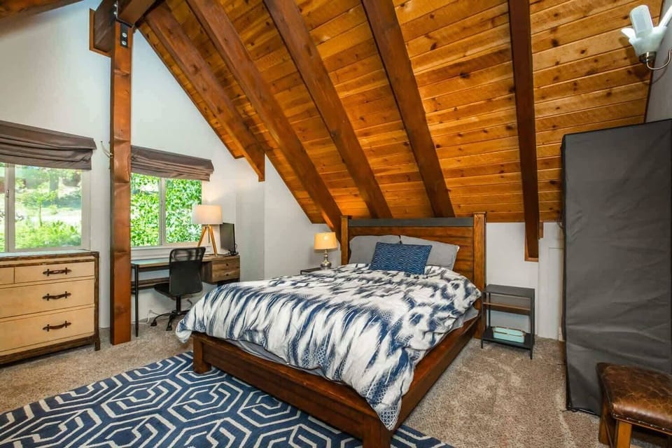 Alder Creek Paradise - Tree-lined Cabin Stay for 7 House in Truckee