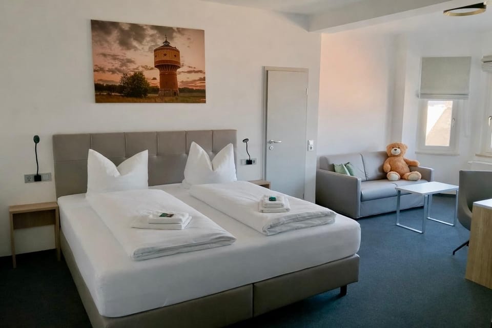 Family Double or Twin Room, Non Smoking | Desk, WiFi (free), bed sheets