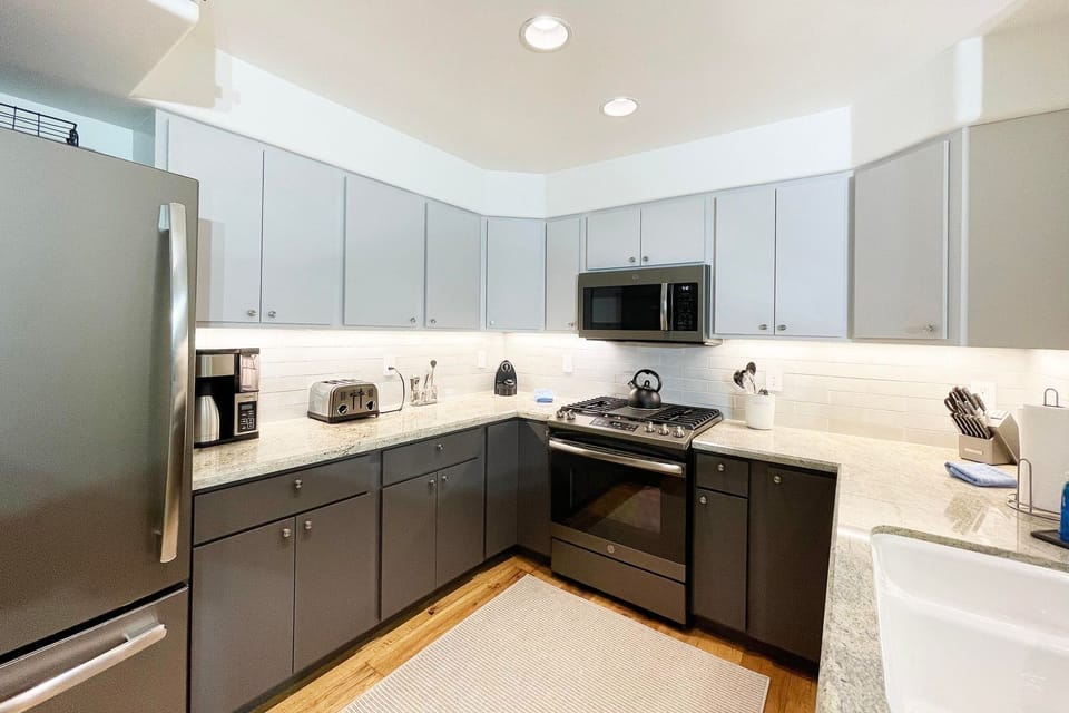 Kitchen - Updated and and fully appointed