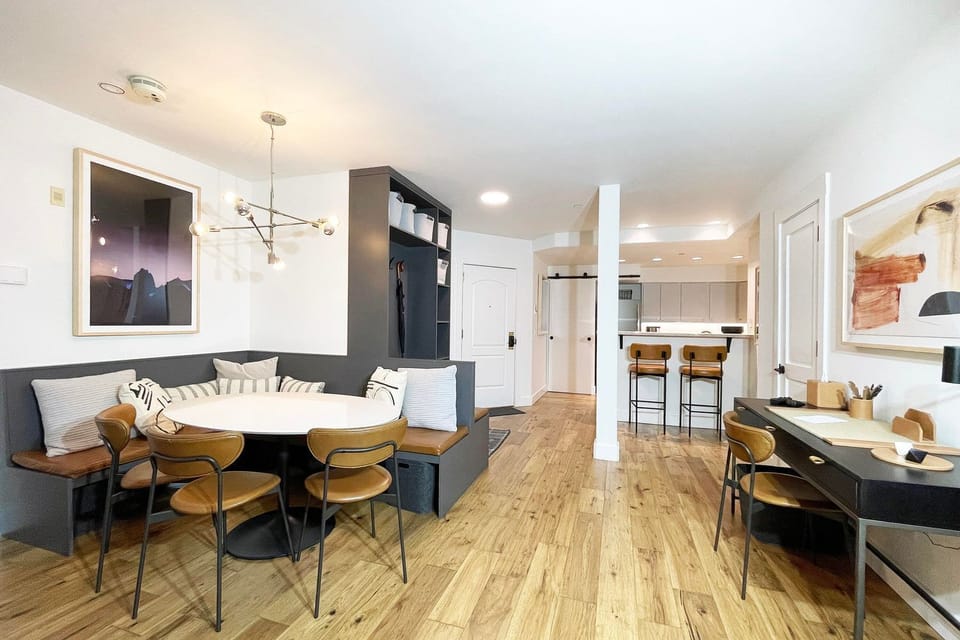 Dining Room - Dining and gaming area with seating for 5