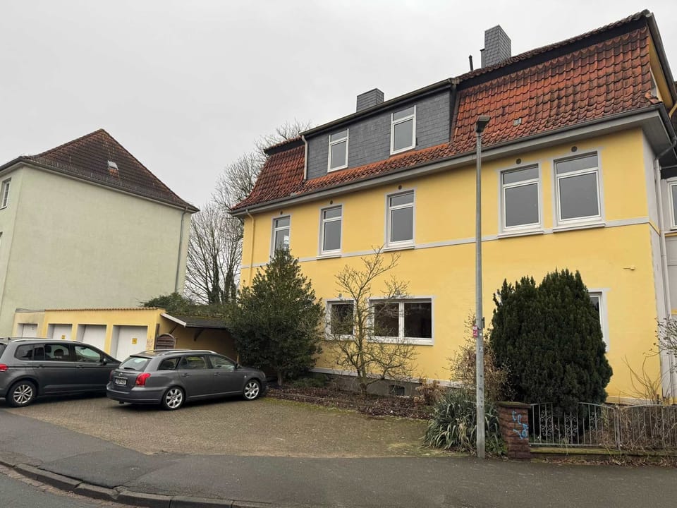 Außenansicht von der Straßenseite
