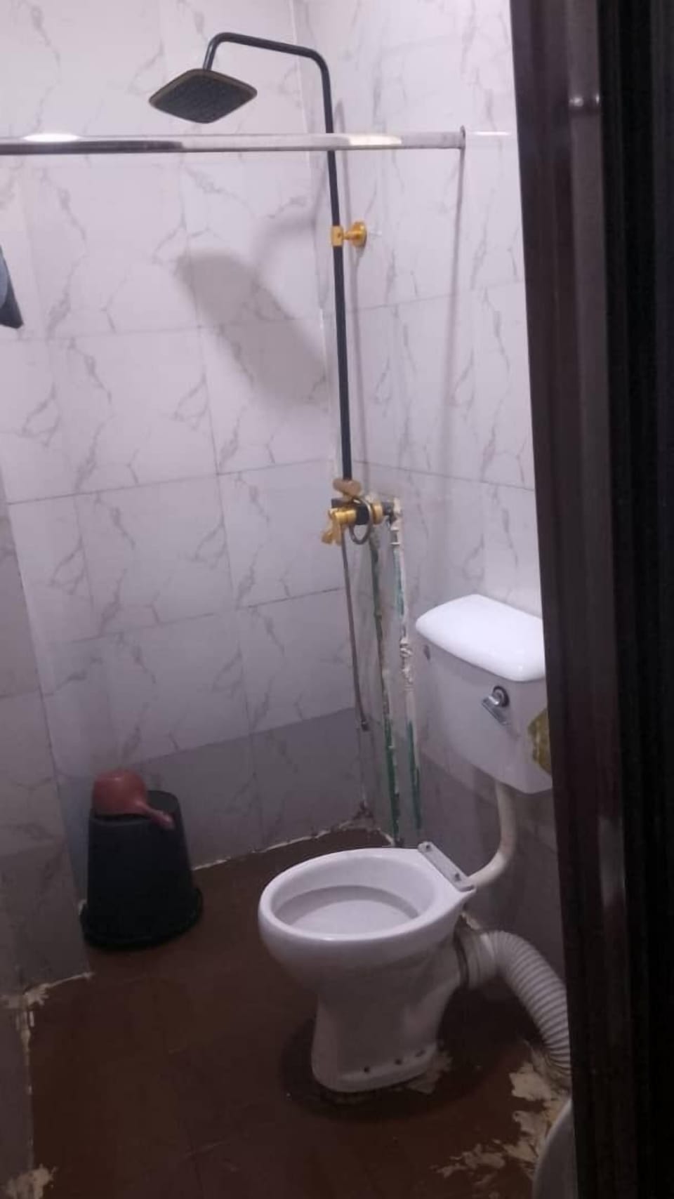 Basic Single Room | Bathroom | Free toiletries, soap, toilet paper
