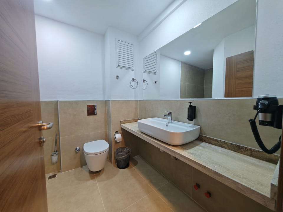 Deluxe Double or Twin Room | In-room safe, blackout drapes, soundproofing, WiFi (free)