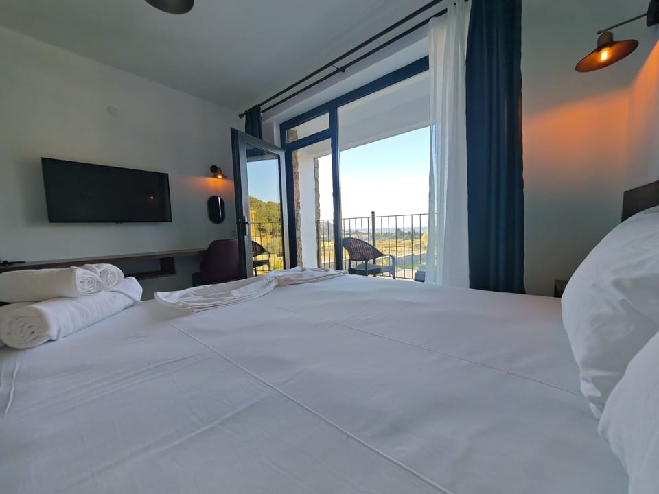 Deluxe Double or Twin Room | In-room safe, blackout drapes, soundproofing, WiFi (free)