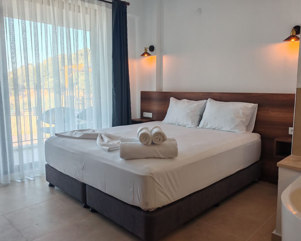 Deluxe Double or Twin Room | In-room safe, blackout drapes, soundproofing, WiFi (free)