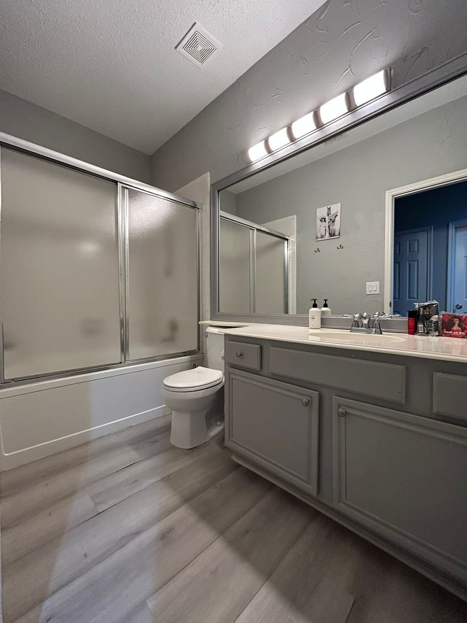 Fresh and cheerful bath ready for you.