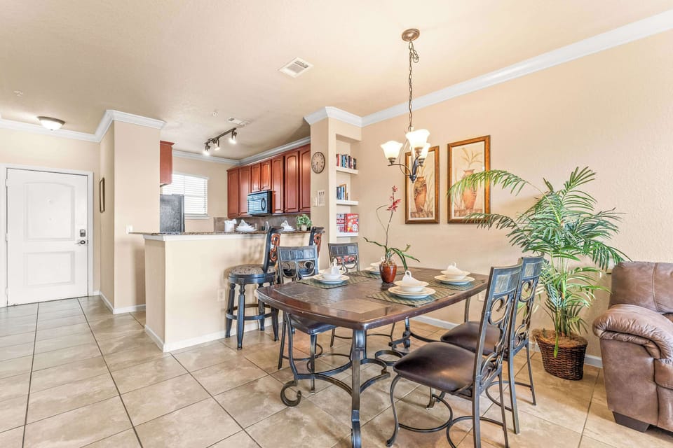 Condo, Multiple Beds, Pool Access, Garden View (Tuscan Paradise At Bella Piazza) | Dining