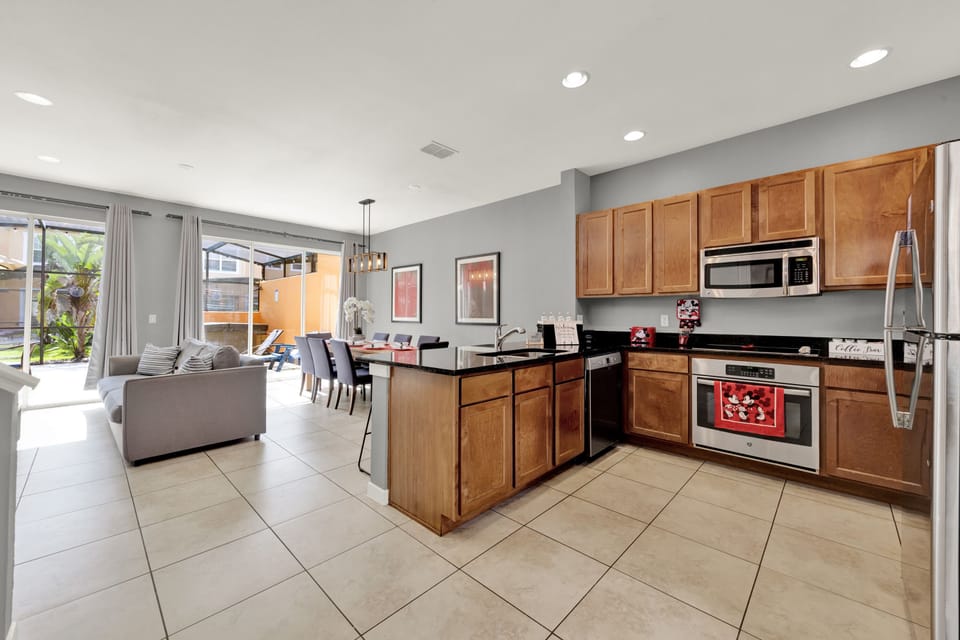 Fully Equipped Kitchen w/ Coffee Bar and Dining Room - seats 8