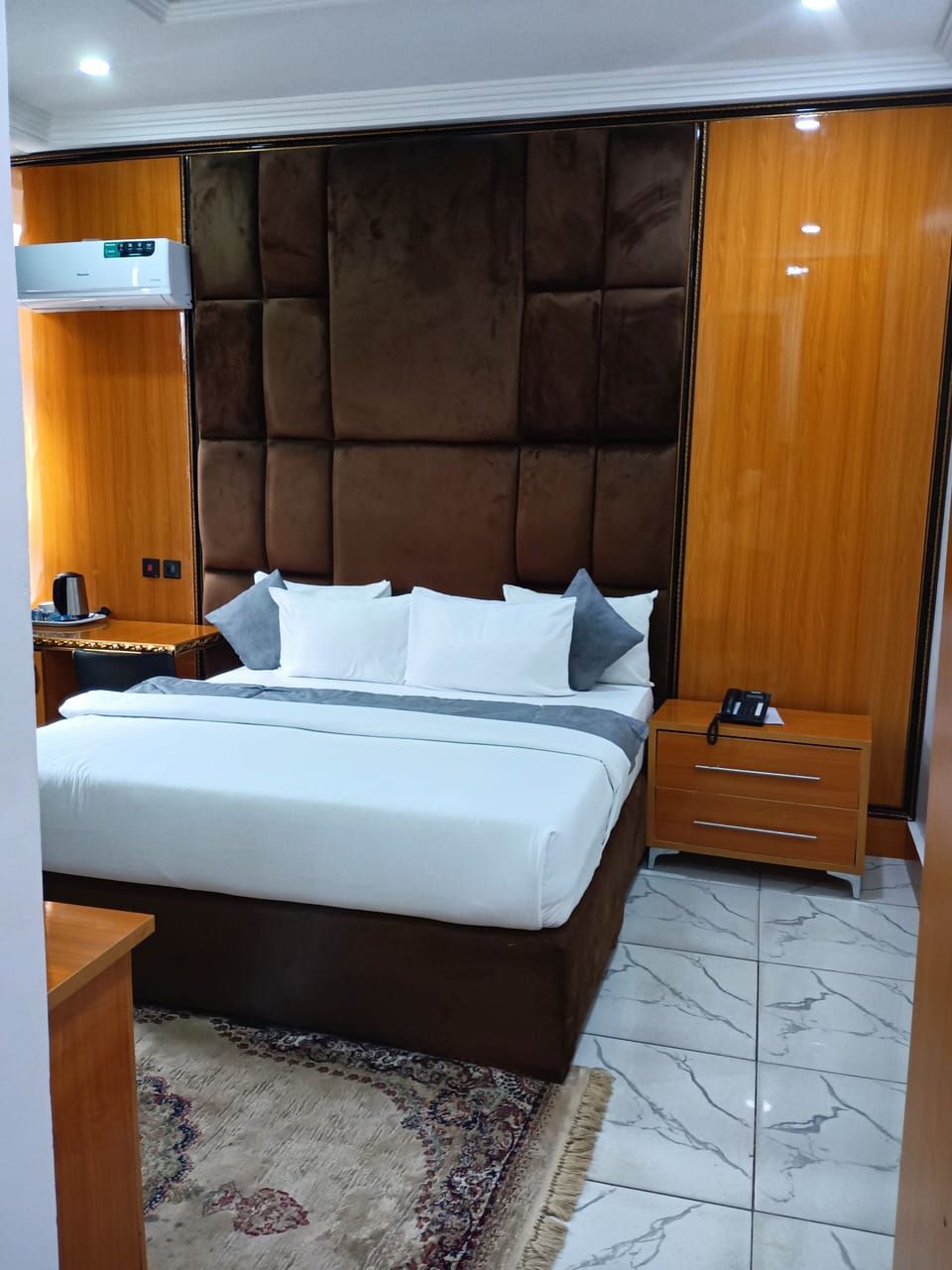 Deluxe Room, Courtyard View | Laptop workspace, free WiFi