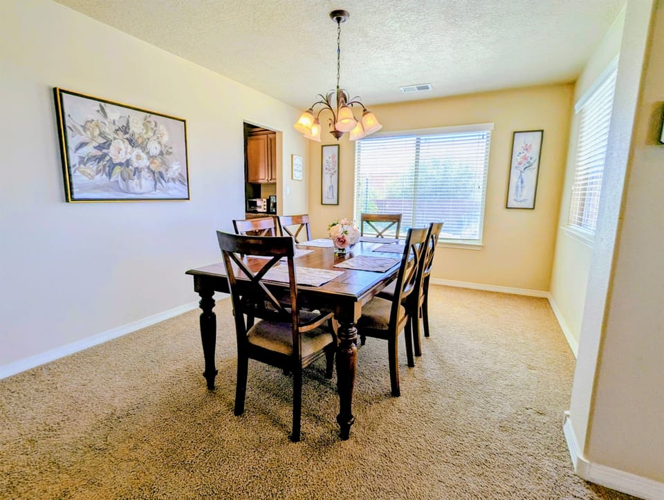 Dining room.