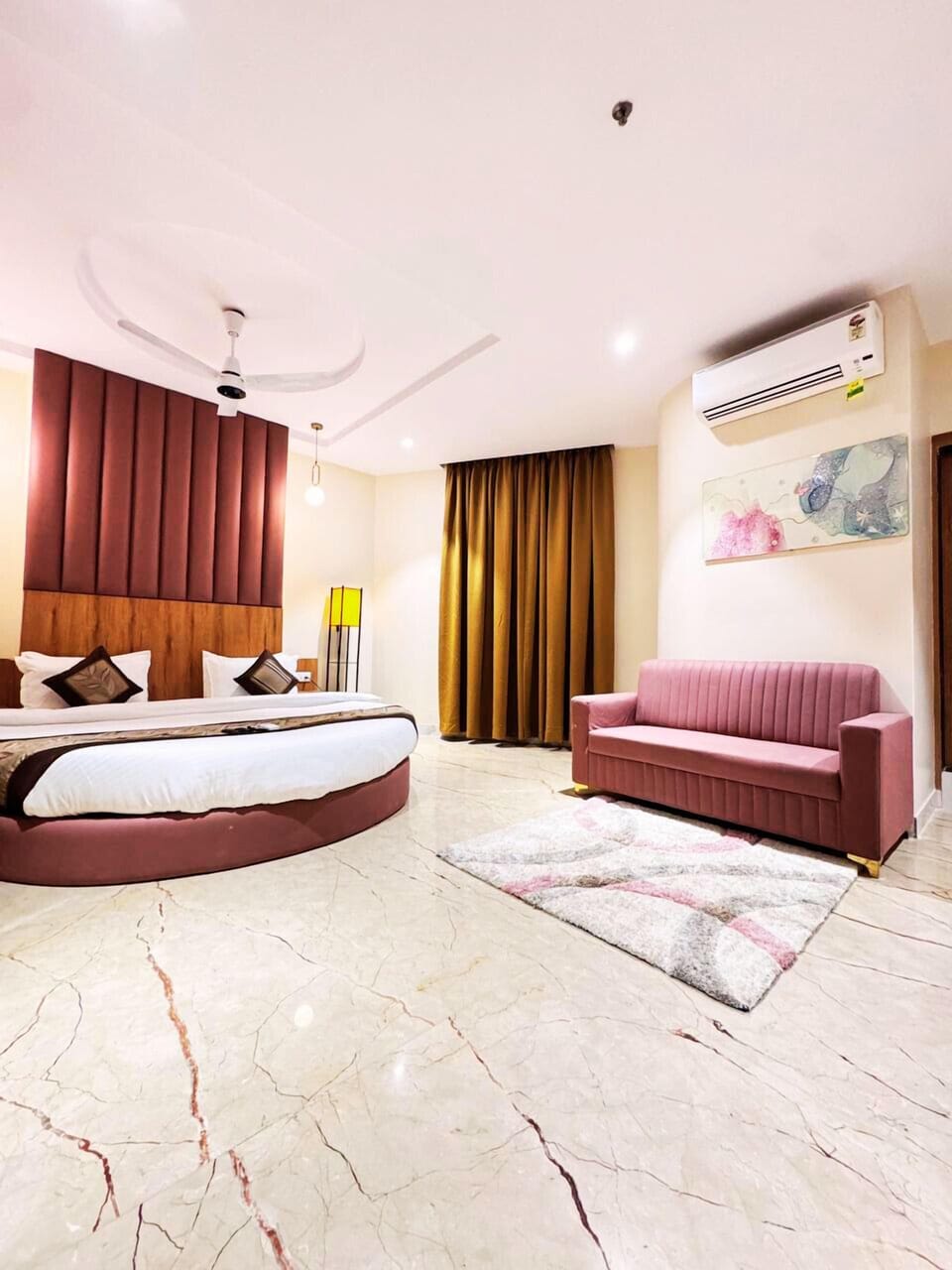 Executive Room | Egyptian cotton sheets, premium bedding, memory foam beds, desk