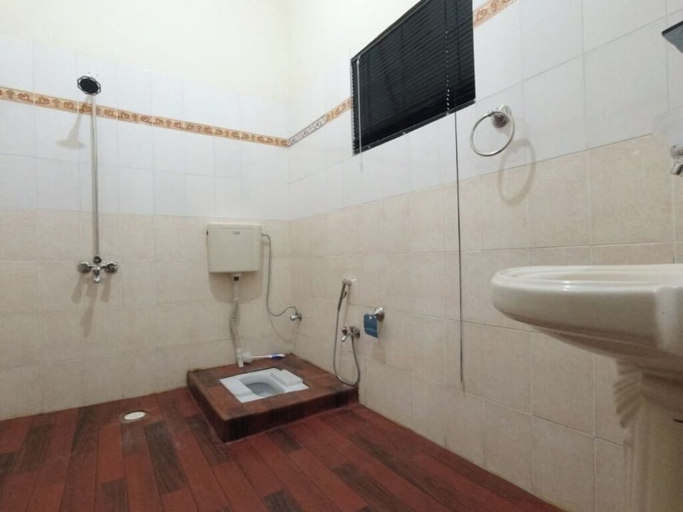 Room, Multiple Bedrooms, Accessible, Smoking | Bathroom