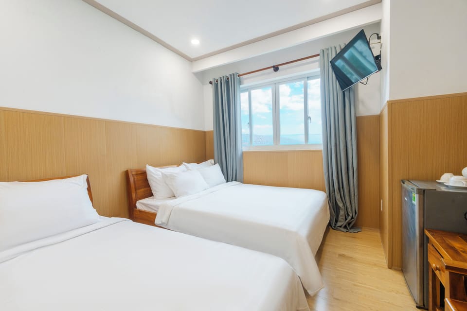 Family Quadruple Room | Laptop workspace, soundproofing, free WiFi, bed sheets