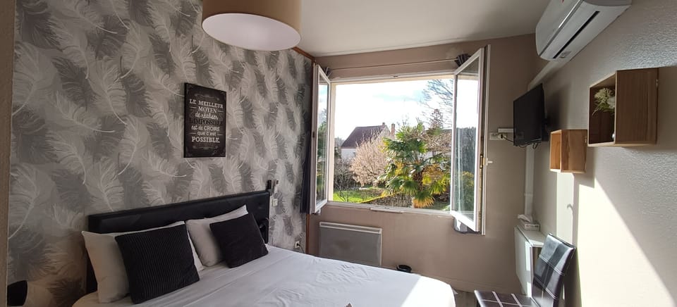 Double Room, Garden View | Premium bedding, in-room safe, blackout drapes, iron/ironing board