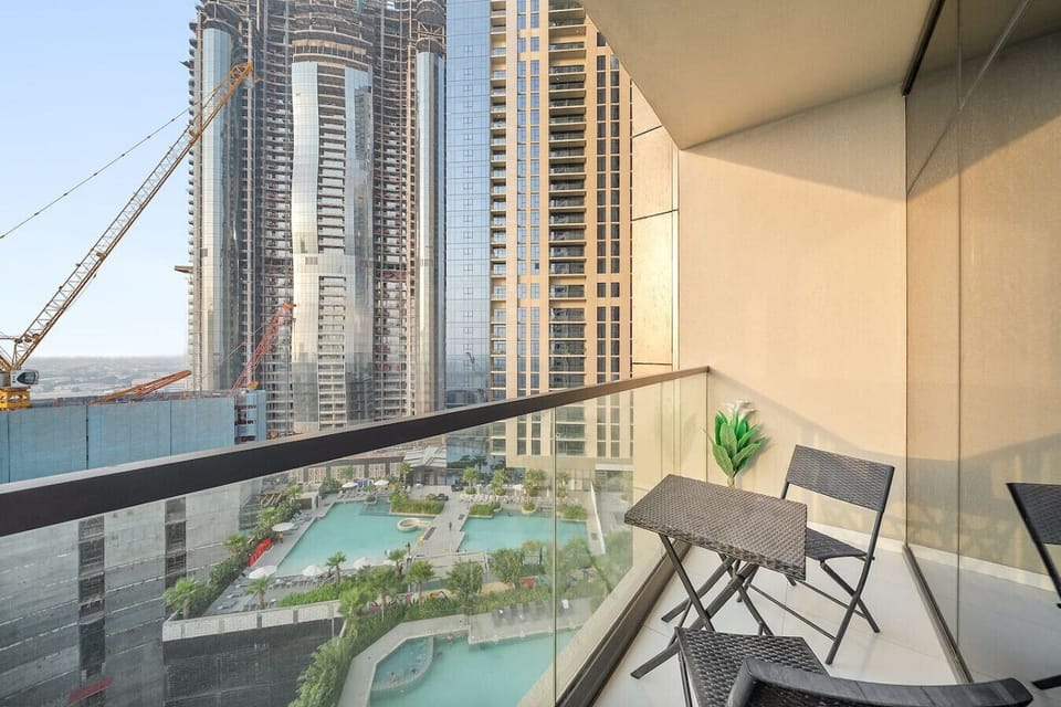 Balcony Retreat: Sip coffee while soaking in stunning cityscape and pool views!