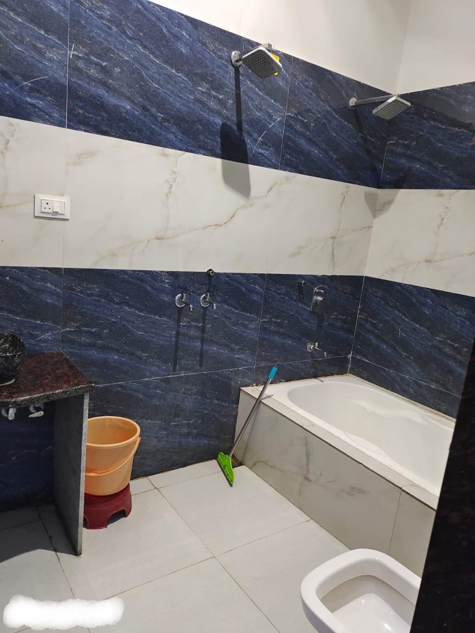 Luxury Room | Bathroom | Towels, soap, shampoo