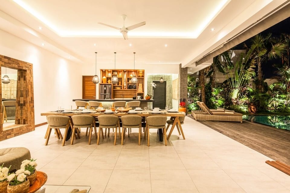 Villa (6 Bedrooms) | Exterior