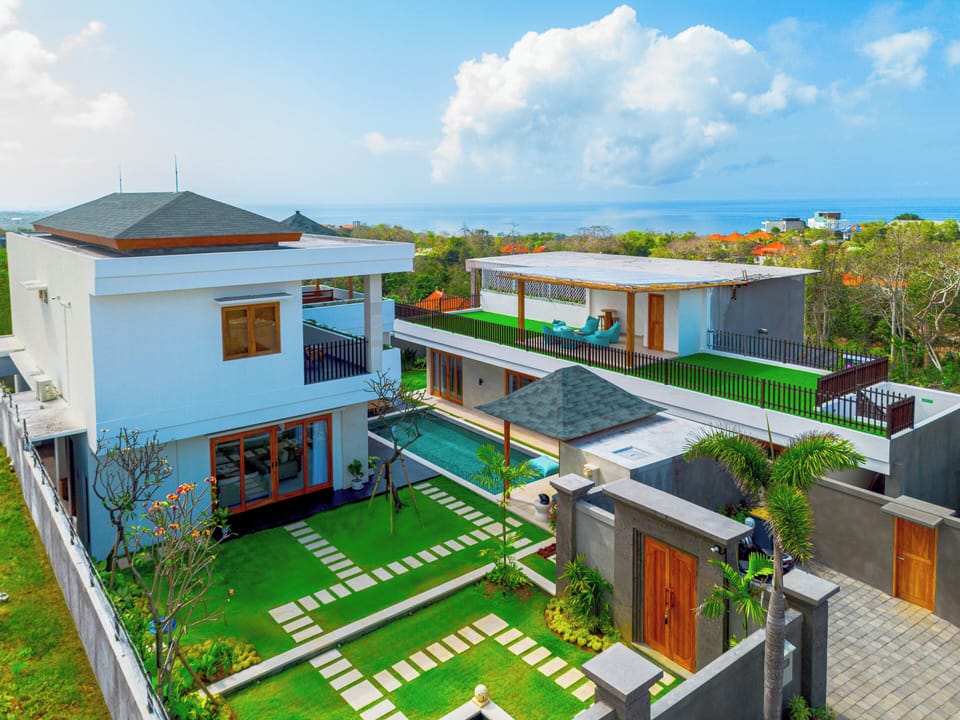 Villa (6 Bedrooms) | Exterior