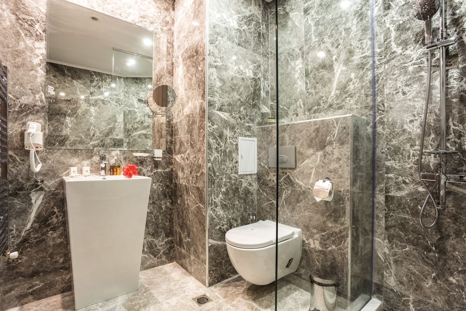 Combined shower/tub, free toiletries, bathrobes, slippers