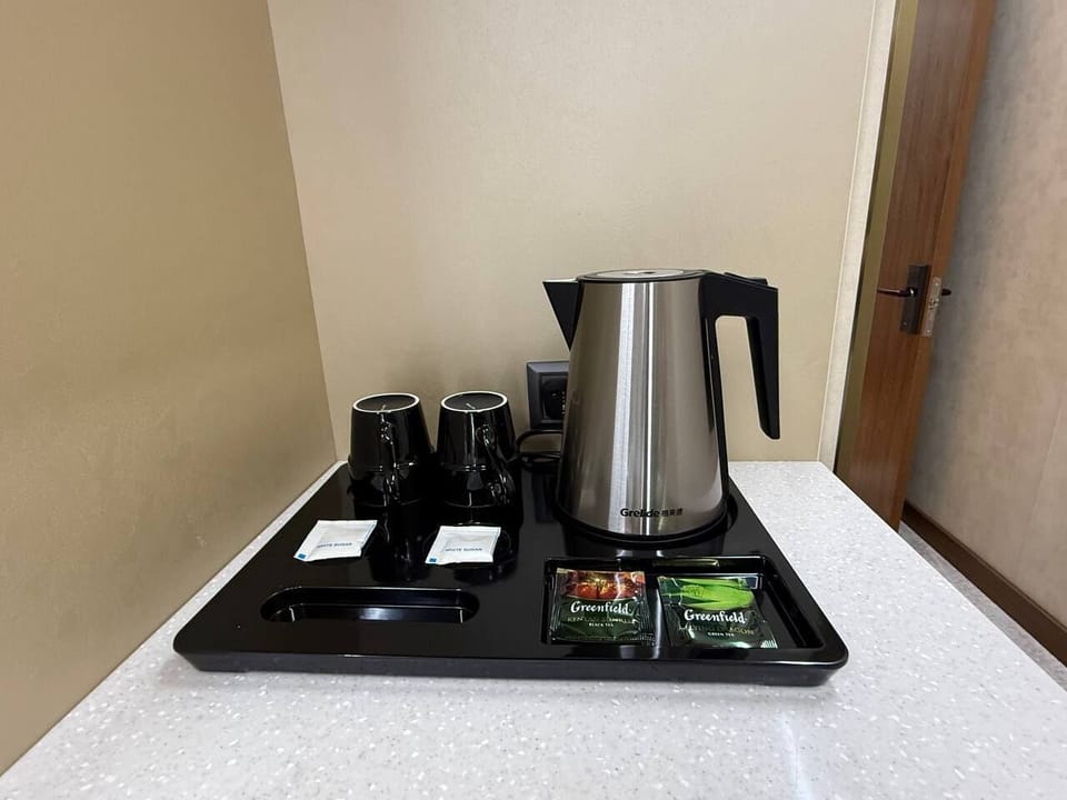 Standard Double or Twin Room, Mountain View | In-room safe, desk, laptop workspace, blackout drapes
