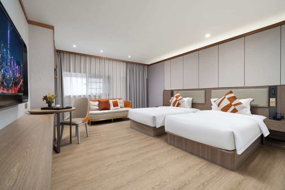 Classic Twin Room | Desk, laptop workspace, free WiFi