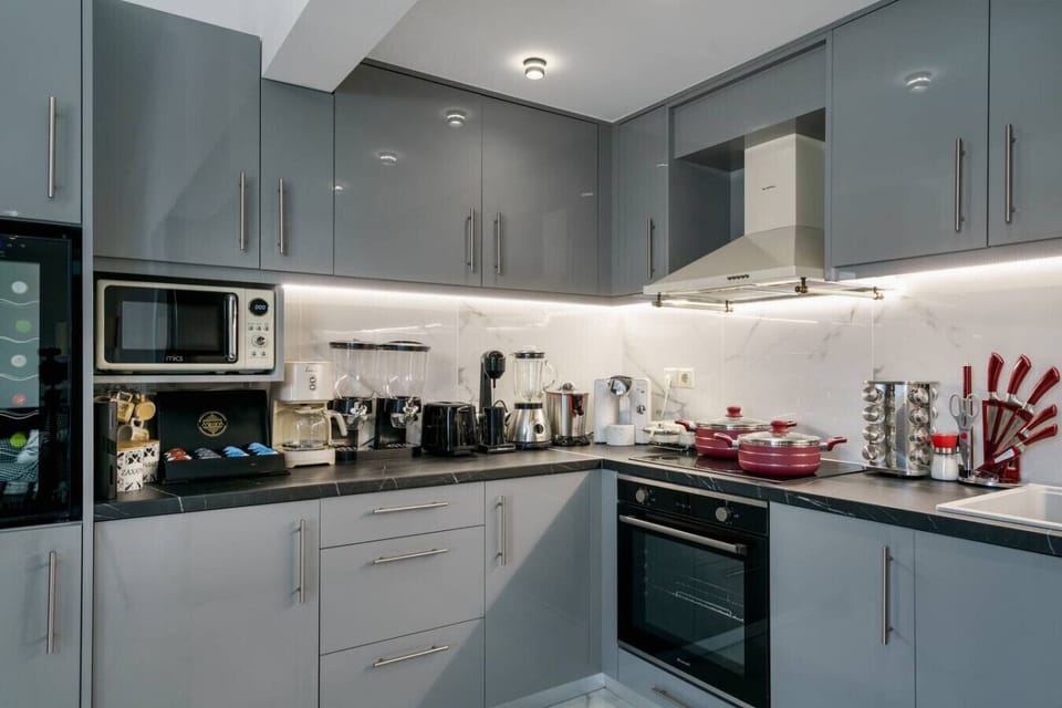 A clean and modern kitchen that makes cooking effortless.