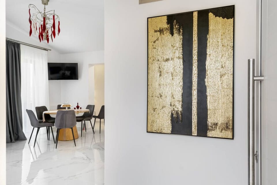 Minimal décor keeps the area elegant and calm.