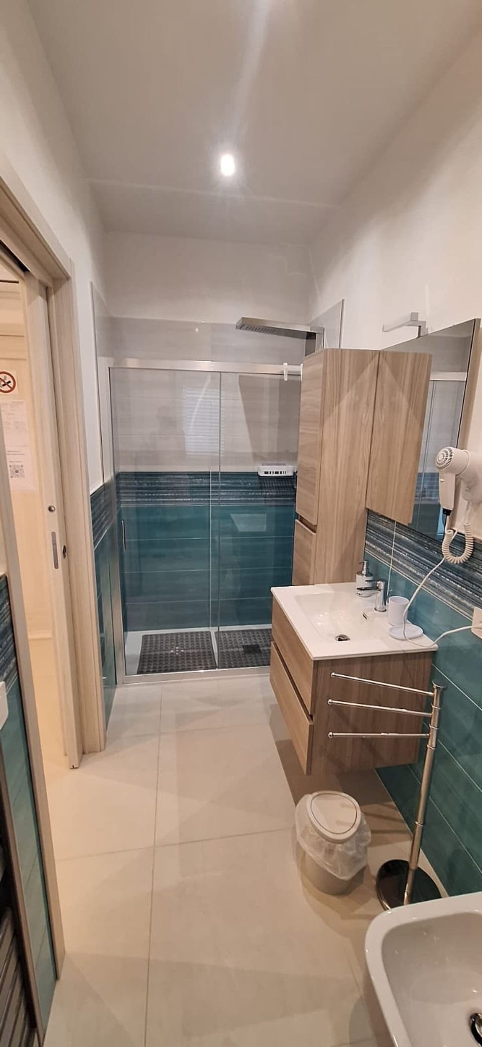 Economy Room | Bathroom | Shower, rainfall showerhead, hair dryer, bidet