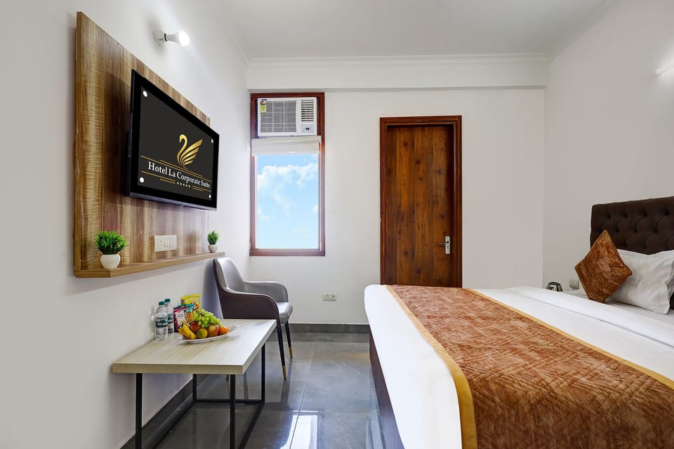 Egyptian cotton sheets, premium bedding, in-room safe, free WiFi