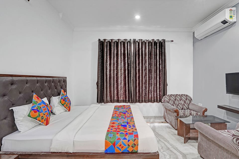 Egyptian cotton sheets, premium bedding, in-room safe, free WiFi