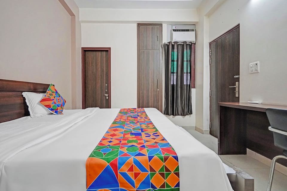 Egyptian cotton sheets, premium bedding, in-room safe, free WiFi