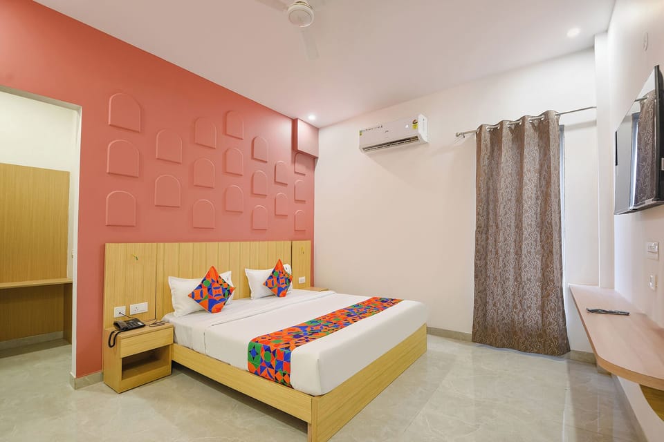 Deluxe Room | Egyptian cotton sheets, premium bedding, in-room safe, free WiFi