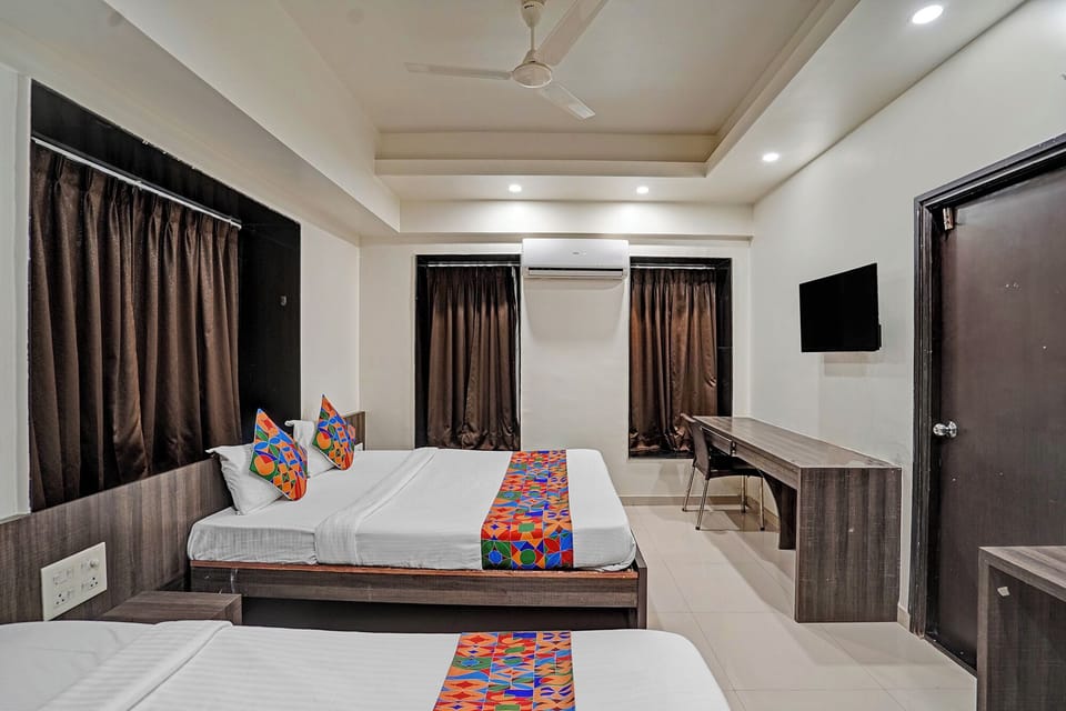 Egyptian cotton sheets, premium bedding, in-room safe, free WiFi
