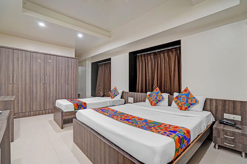 Egyptian cotton sheets, premium bedding, in-room safe, free WiFi