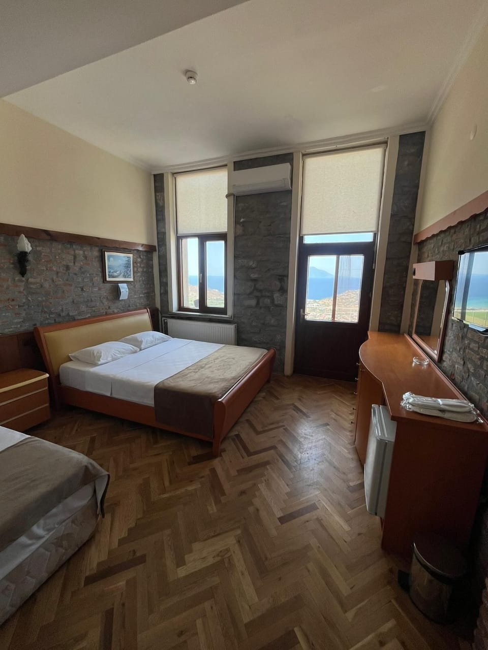 Family Triple Room | Desk, free WiFi, bed sheets